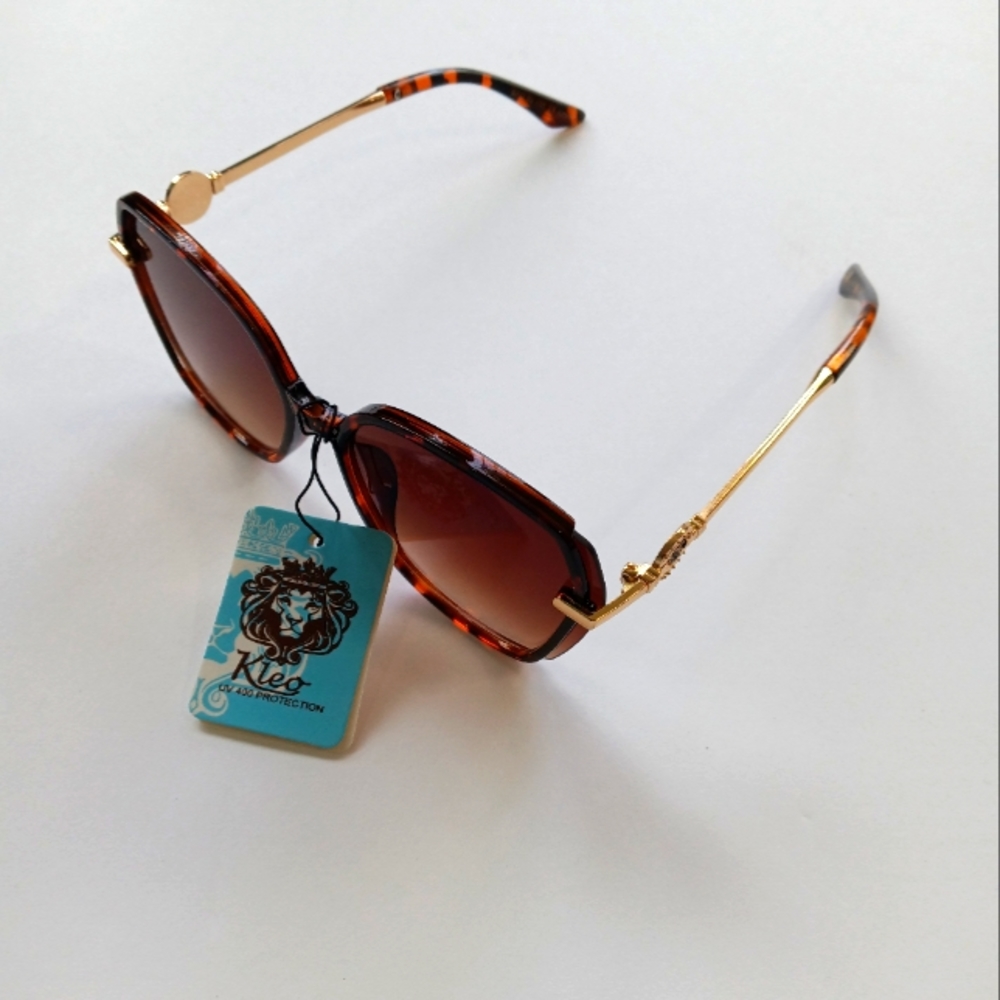 NWT Kleo Butterfly Square Sunglasses